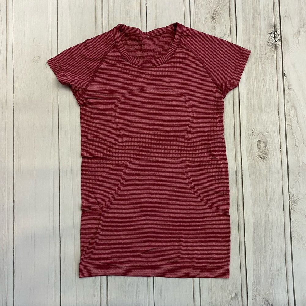 Lululemon burgundy athletic top